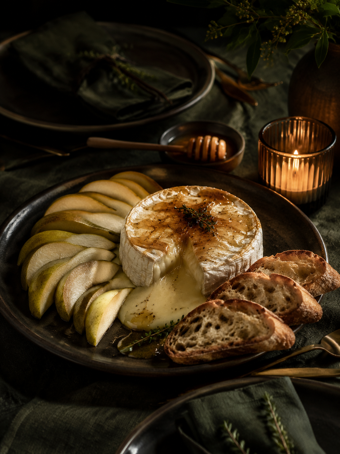 Camembert rôti au miel et poire, à partager